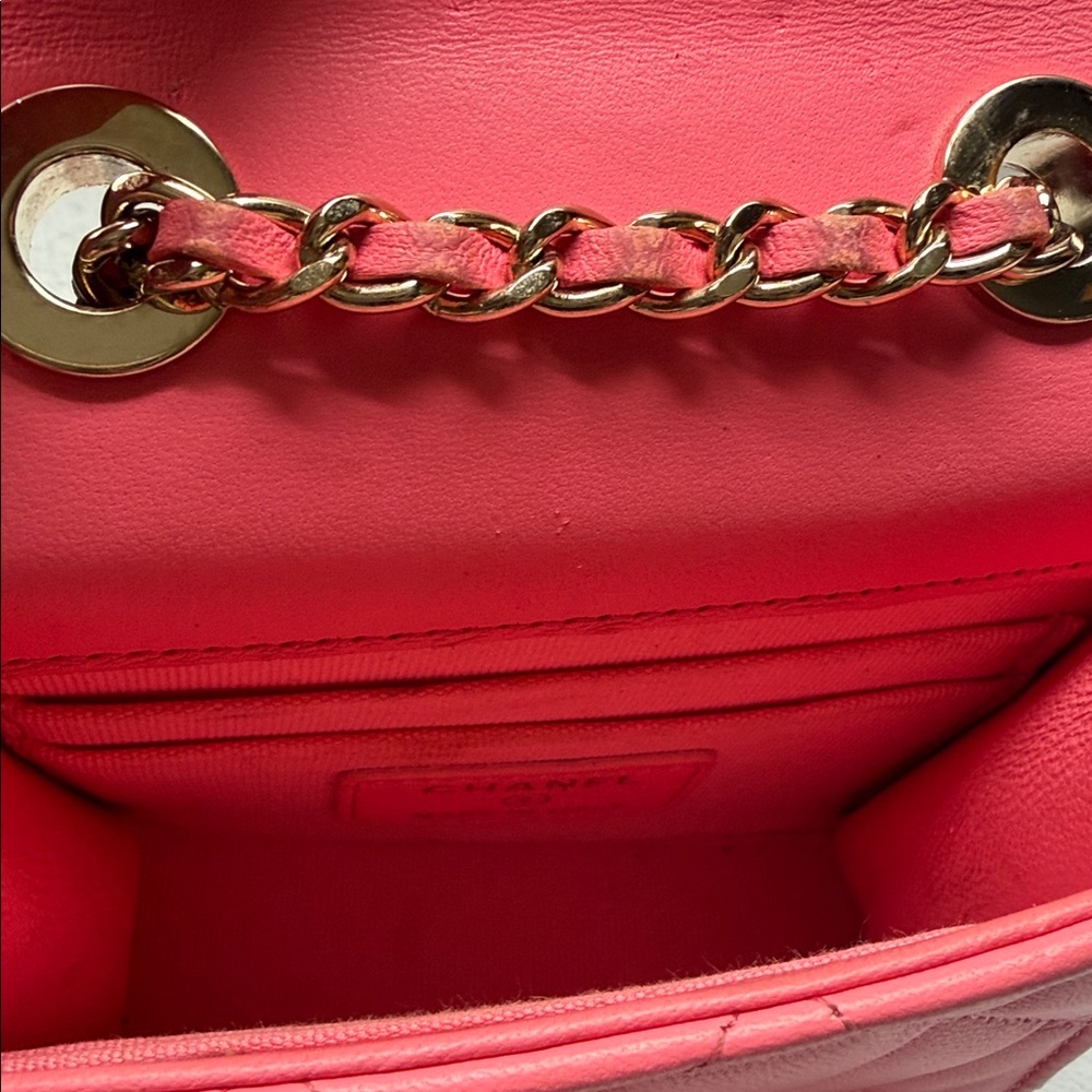 CHANEL Cluth with Chain Quilted Mini Bag - Picture 14 of 17
